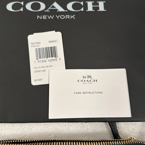 New Coach Navy Leather Wristlet - Picture 12 of 13